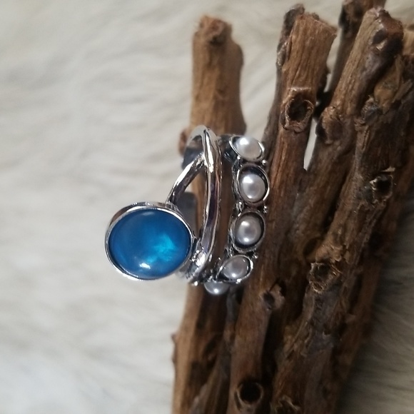 Blue Solitaire Ring - Picture 3 of 8